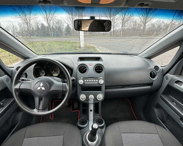 Красный Мицубиси Кольт, объемом двигателя 1.3 л и пробегом 90 тыс. км за 5400 $, фото 8 на Automoto.ua