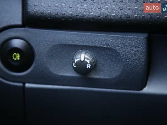 Червоний Міцубісі Кольт, об'ємом двигуна 1.3 л та пробігом 20 тис. км за 7400 $, фото 17 на Automoto.ua