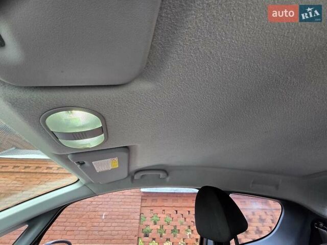 Красный Мицубиси Кольт, объемом двигателя 1.3 л и пробегом 134 тыс. км за 4500 $, фото 8 на Automoto.ua