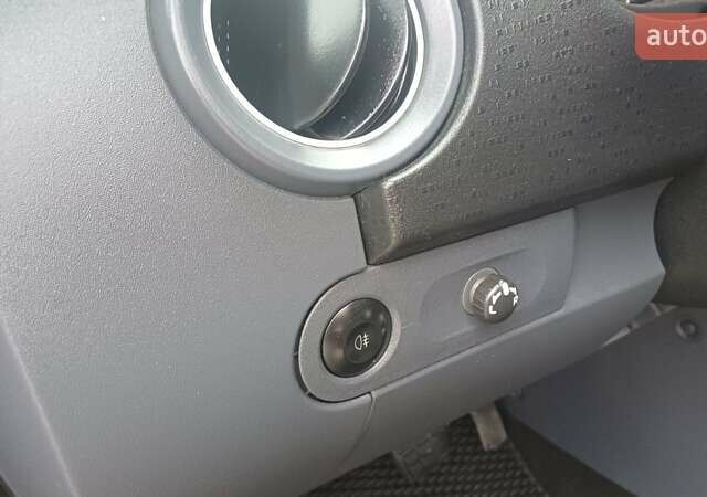 Красный Мицубиси Кольт, объемом двигателя 1.33 л и пробегом 132 тыс. км за 5890 $, фото 48 на Automoto.ua