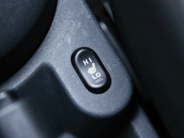 Червоний Міцубісі Кольт, об'ємом двигуна 1.3 л та пробігом 20 тис. км за 7400 $, фото 18 на Automoto.ua