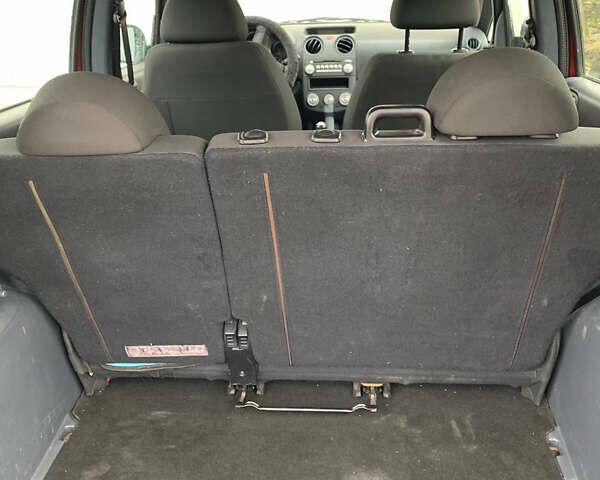 Красный Мицубиси Кольт, объемом двигателя 1.1 л и пробегом 125 тыс. км за 5000 $, фото 3 на Automoto.ua