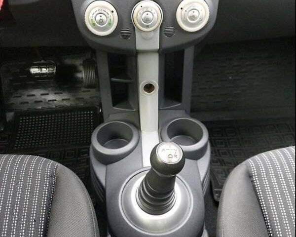 Червоний Міцубісі Кольт, об'ємом двигуна 1.33 л та пробігом 210 тис. км за 4500 $, фото 6 на Automoto.ua