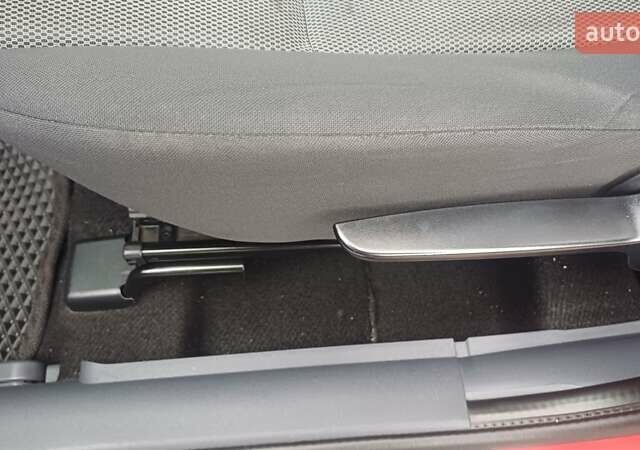 Красный Мицубиси Кольт, объемом двигателя 1.33 л и пробегом 132 тыс. км за 5890 $, фото 45 на Automoto.ua