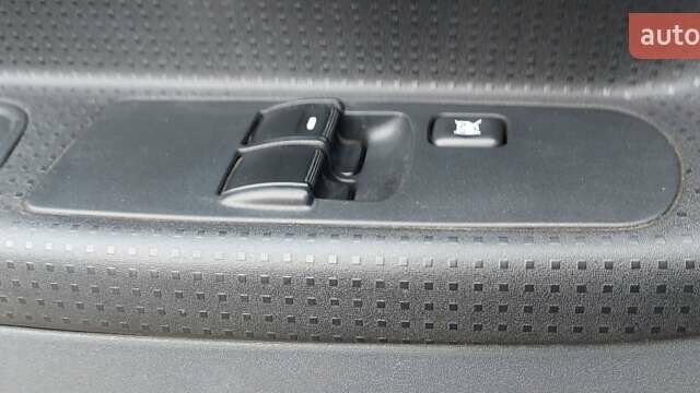 Червоний Міцубісі Кольт, об'ємом двигуна 1.33 л та пробігом 118 тис. км за 5500 $, фото 12 на Automoto.ua