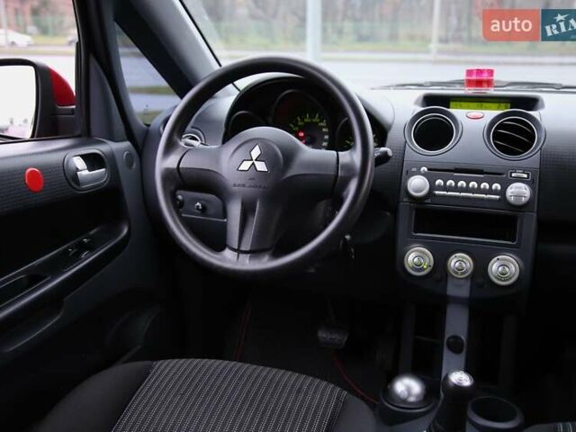 Червоний Міцубісі Кольт, об'ємом двигуна 1.3 л та пробігом 20 тис. км за 7400 $, фото 9 на Automoto.ua