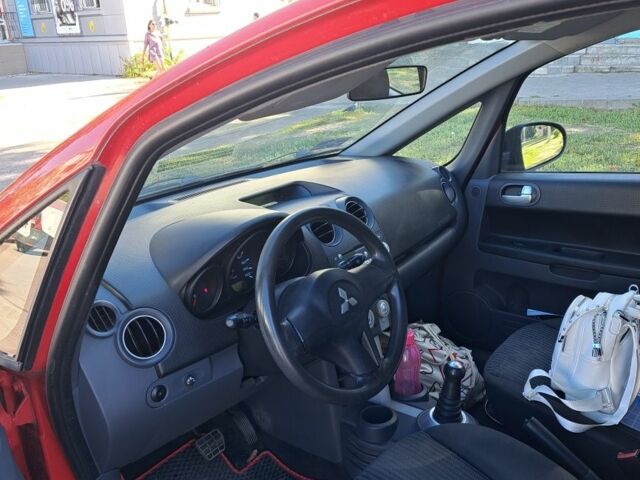 Червоний Міцубісі Кольт, об'ємом двигуна 1.3 л та пробігом 188 тис. км за 3800 $, фото 8 на Automoto.ua