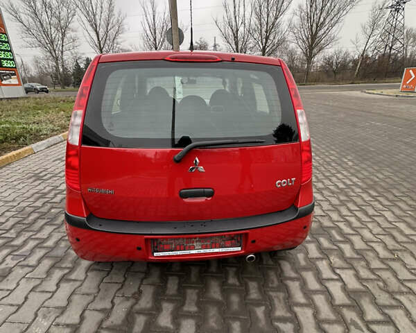 Красный Мицубиси Кольт, объемом двигателя 1.3 л и пробегом 90 тыс. км за 5400 $, фото 3 на Automoto.ua