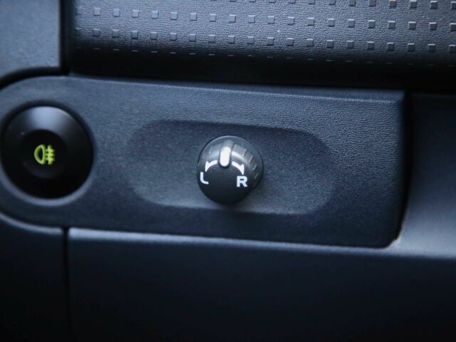 Червоний Міцубісі Кольт, об'ємом двигуна 1.3 л та пробігом 20 тис. км за 7400 $, фото 17 на Automoto.ua