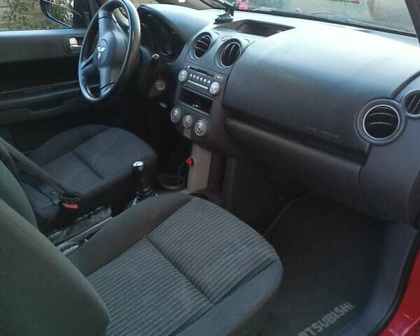 Красный Мицубиси Кольт, объемом двигателя 1.33 л и пробегом 207 тыс. км за 4300 $, фото 3 на Automoto.ua