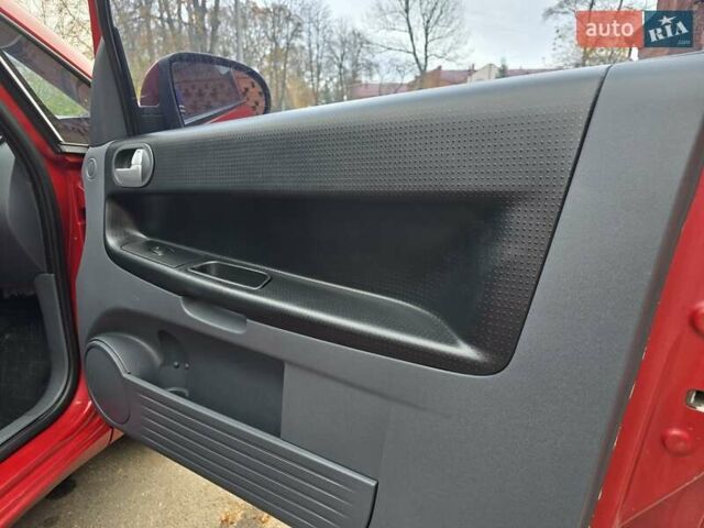 Красный Мицубиси Кольт, объемом двигателя 1.3 л и пробегом 134 тыс. км за 4500 $, фото 1 на Automoto.ua