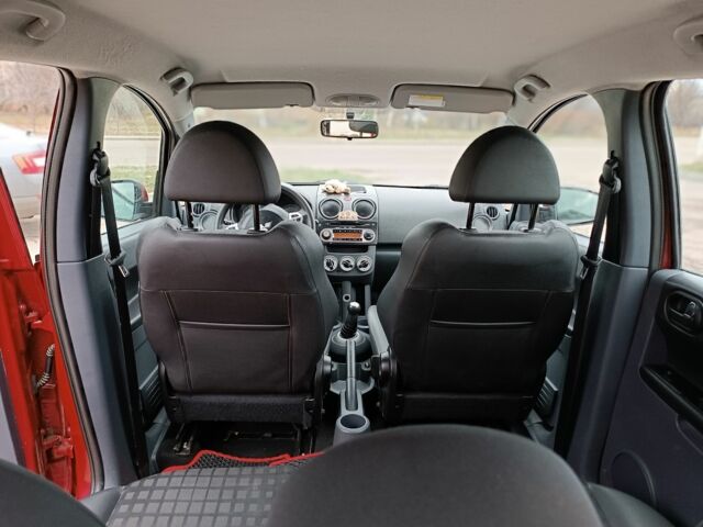 Червоний Міцубісі Кольт, об'ємом двигуна 1.3 л та пробігом 130 тис. км за 5300 $, фото 5 на Automoto.ua