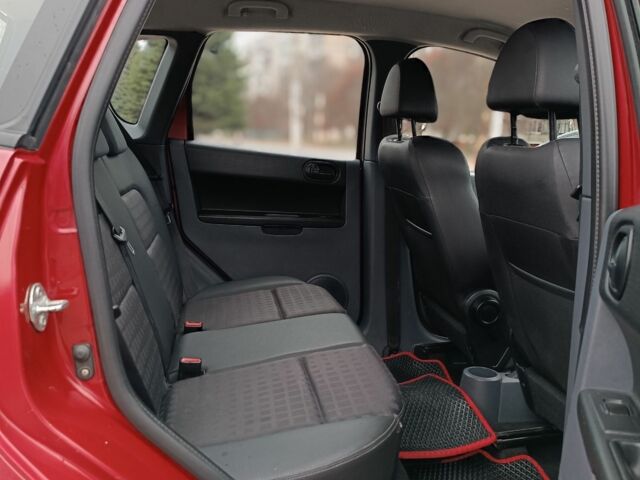 Червоний Міцубісі Кольт, об'ємом двигуна 1.3 л та пробігом 130 тис. км за 5300 $, фото 3 на Automoto.ua