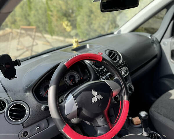 Червоний Міцубісі Кольт, об'ємом двигуна 1.12 л та пробігом 128 тис. км за 3599 $, фото 4 на Automoto.ua