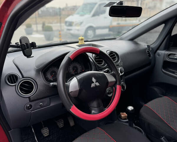 Красный Мицубиси Кольт, объемом двигателя 1.12 л и пробегом 128 тыс. км за 3500 $, фото 3 на Automoto.ua