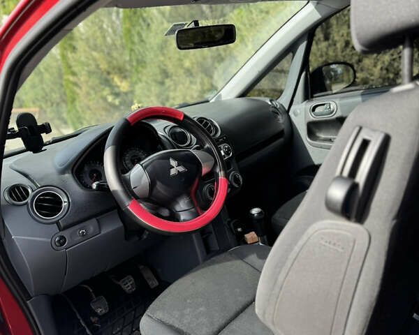 Червоний Міцубісі Кольт, об'ємом двигуна 1.12 л та пробігом 128 тис. км за 3599 $, фото 5 на Automoto.ua