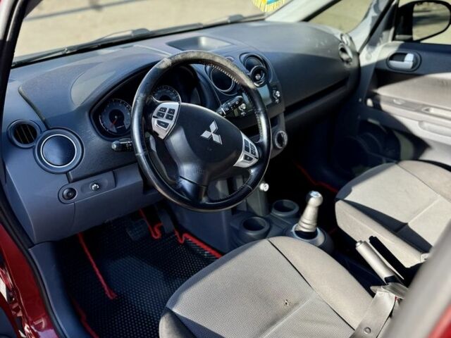 Червоний Міцубісі Кольт, об'ємом двигуна 1.3 л та пробігом 269 тис. км за 5500 $, фото 8 на Automoto.ua