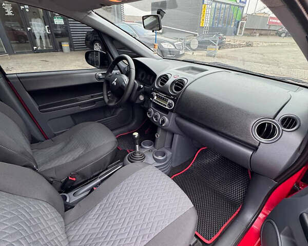 Красный Мицубиси Кольт, объемом двигателя 1.33 л и пробегом 203 тыс. км за 5499 $, фото 11 на Automoto.ua