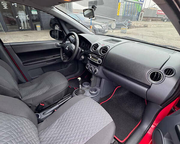 Червоний Міцубісі Кольт, об'ємом двигуна 1.33 л та пробігом 202 тис. км за 5999 $, фото 11 на Automoto.ua