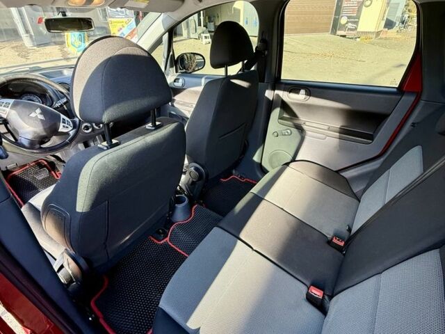 Червоний Міцубісі Кольт, об'ємом двигуна 1.3 л та пробігом 269 тис. км за 5500 $, фото 11 на Automoto.ua