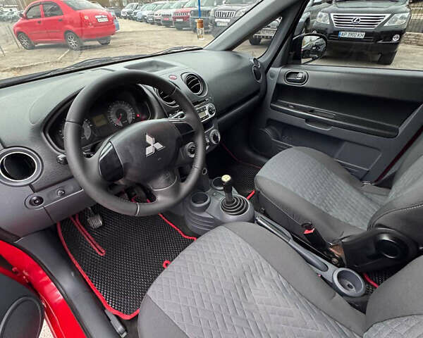 Красный Мицубиси Кольт, объемом двигателя 1.33 л и пробегом 203 тыс. км за 5499 $, фото 8 на Automoto.ua