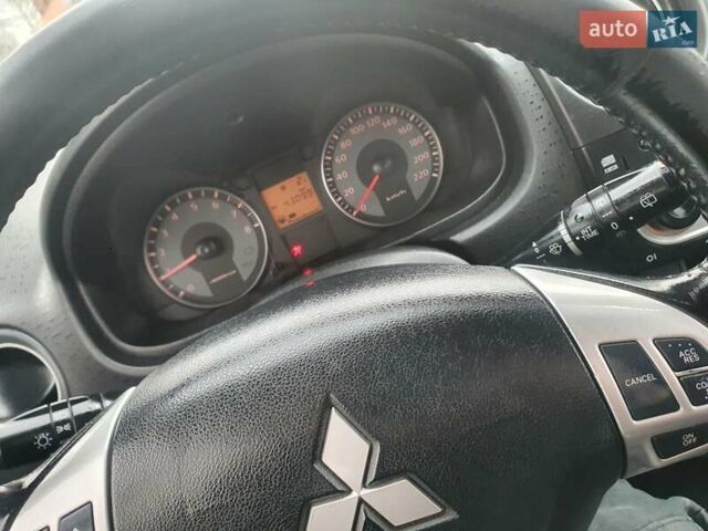 Червоний Міцубісі Кольт, об'ємом двигуна 1.3 л та пробігом 225 тис. км за 3150 $, фото 7 на Automoto.ua