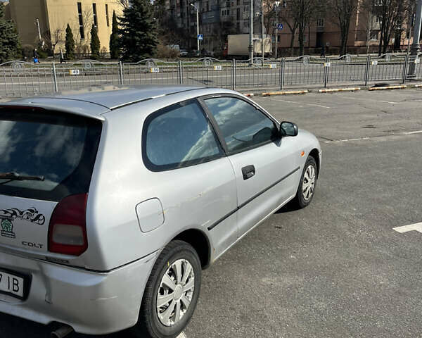Сірий Міцубісі Кольт, об'ємом двигуна 1.6 л та пробігом 315 тис. км за 1000 $, фото 6 на Automoto.ua