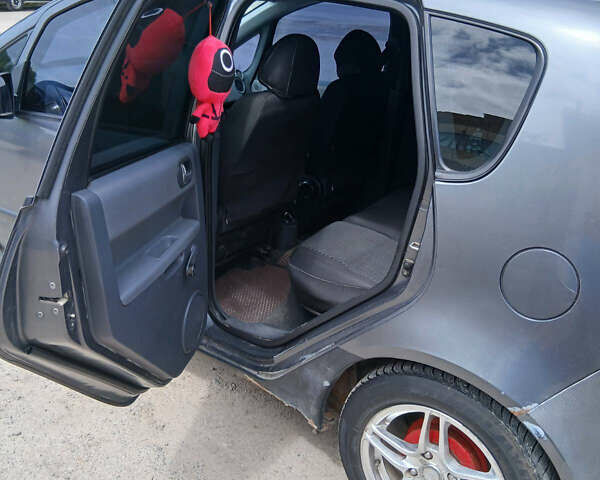 Сірий Міцубісі Кольт, об'ємом двигуна 1.33 л та пробігом 251 тис. км за 2600 $, фото 8 на Automoto.ua