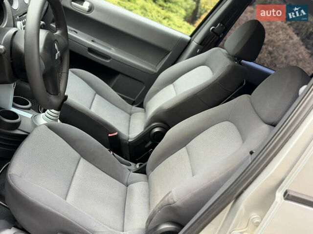Сірий Міцубісі Кольт, об'ємом двигуна 1.3 л та пробігом 275 тис. км за 3390 $, фото 19 на Automoto.ua