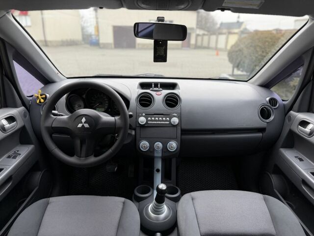 Сірий Міцубісі Кольт, об'ємом двигуна 1.3 л та пробігом 200 тис. км за 3550 $, фото 12 на Automoto.ua