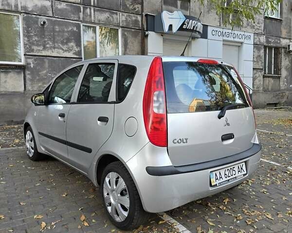 Міцубісі Кольт 2004 у Кам'янське (Дніпродзержинськ) на Automoto.ua Сірий Міцубісі Кольт, об'ємом двигуна 1.3 л та пробігом 170 тис. км за 4400 $, фото 6 на Automoto.ua