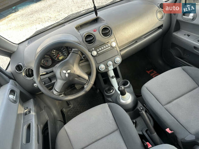 Міцубісі Кольт 2004 у Кам'янське (Дніпродзержинськ) на Automoto.ua Сірий Міцубісі Кольт, об'ємом двигуна 1.3 л та пробігом 160 тис. км за 3900 $, фото 7 на Automoto.ua