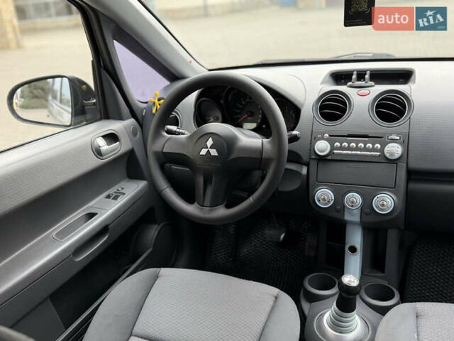 Сірий Міцубісі Кольт, об'ємом двигуна 1.3 л та пробігом 275 тис. км за 3390 $, фото 12 на Automoto.ua