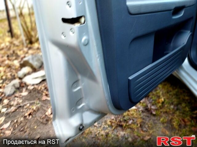 Серый Мицубиси Кольт, объемом двигателя 1.3 л и пробегом 191 тыс. км за 3800 $, фото 4 на Automoto.ua