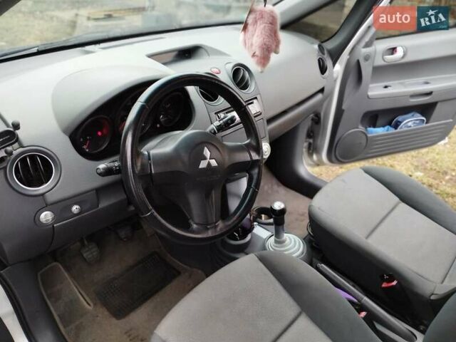 Мицубиси Кольт 2004 в Катеринополе на Automoto.ua Серый Мицубиси Кольт, объемом двигателя 1.33 л и пробегом 192 тыс. км за 3700 $, фото 13 на Automoto.ua