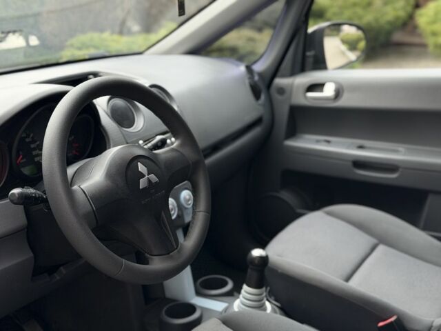 Сірий Міцубісі Кольт, об'ємом двигуна 1.3 л та пробігом 200 тис. км за 3550 $, фото 11 на Automoto.ua
