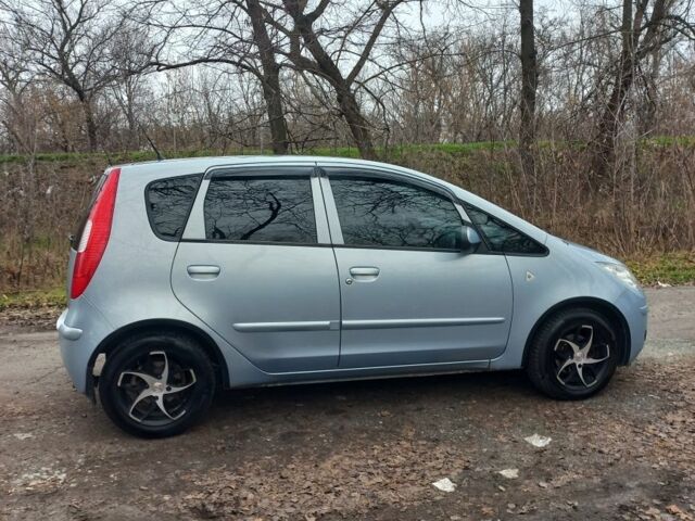 Серый Мицубиси Кольт, объемом двигателя 1.5 л и пробегом 179 тыс. км за 4700 $, фото 1 на Automoto.ua