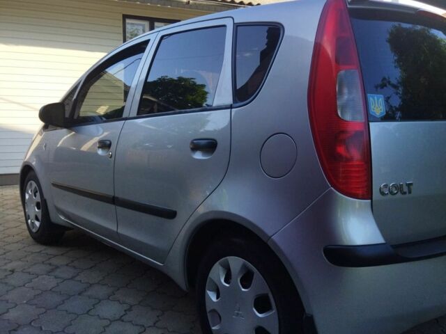 Сірий Міцубісі Кольт, об'ємом двигуна 1.3 л та пробігом 228 тис. км за 3800 $, фото 4 на Automoto.ua