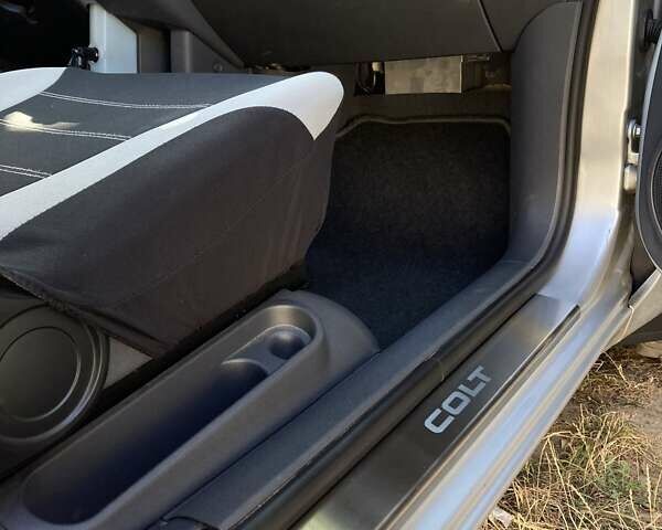 Сірий Міцубісі Кольт, об'ємом двигуна 1.3 л та пробігом 188 тис. км за 4100 $, фото 9 на Automoto.ua