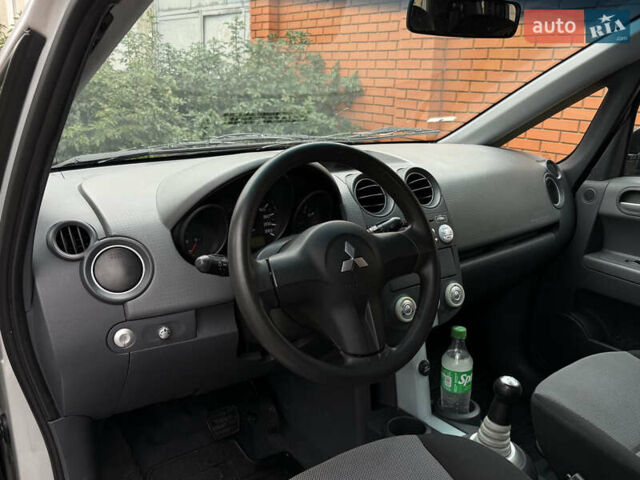 Серый Мицубиси Кольт, объемом двигателя 1.33 л и пробегом 129 тыс. км за 3950 $, фото 11 на Automoto.ua