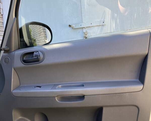 Сірий Міцубісі Кольт, об'ємом двигуна 1.3 л та пробігом 188 тис. км за 4100 $, фото 8 на Automoto.ua