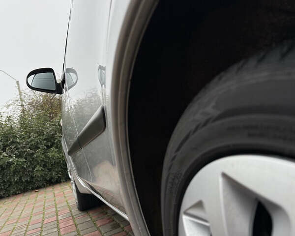 Серый Мицубиси Кольт, объемом двигателя 1.33 л и пробегом 129 тыс. км за 3950 $, фото 14 на Automoto.ua