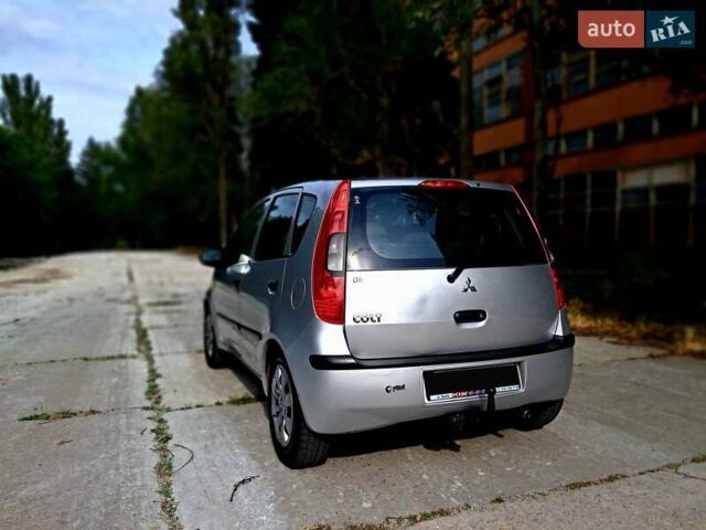 Сірий Міцубісі Кольт, об'ємом двигуна 1.3 л та пробігом 260 тис. км за 4800 $, фото 6 на Automoto.ua