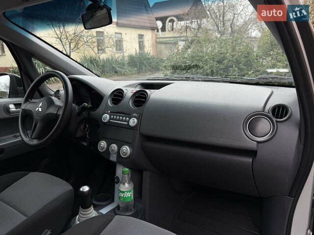 Серый Мицубиси Кольт, объемом двигателя 1.33 л и пробегом 129 тыс. км за 3950 $, фото 9 на Automoto.ua