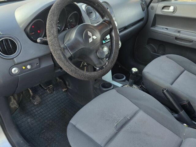 Серый Мицубиси Кольт, объемом двигателя 1.3 л и пробегом 590 тыс. км за 3900 $, фото 4 на Automoto.ua