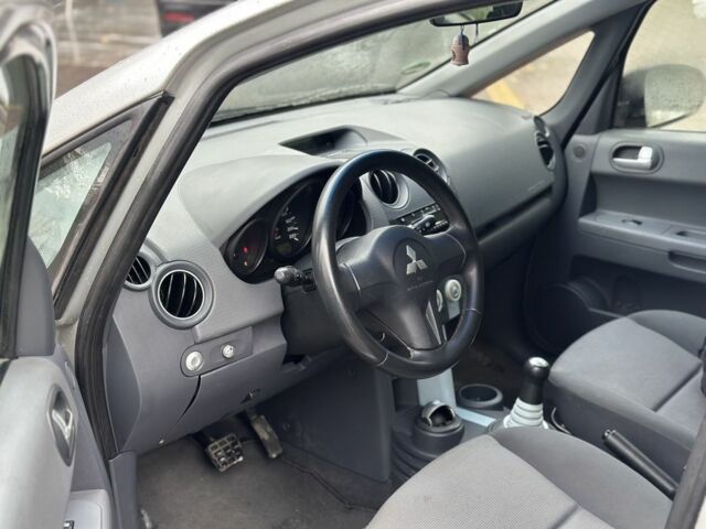 Міцубісі Кольт 2005 у Києві на Automoto.ua Сірий Міцубісі Кольт, об'ємом двигуна 1.5 л та пробігом 240 тис. км за 3750 $, фото 6 на Automoto.ua