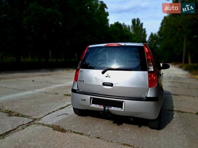 Сірий Міцубісі Кольт, об'ємом двигуна 1.3 л та пробігом 260 тис. км за 4800 $, фото 8 на Automoto.ua