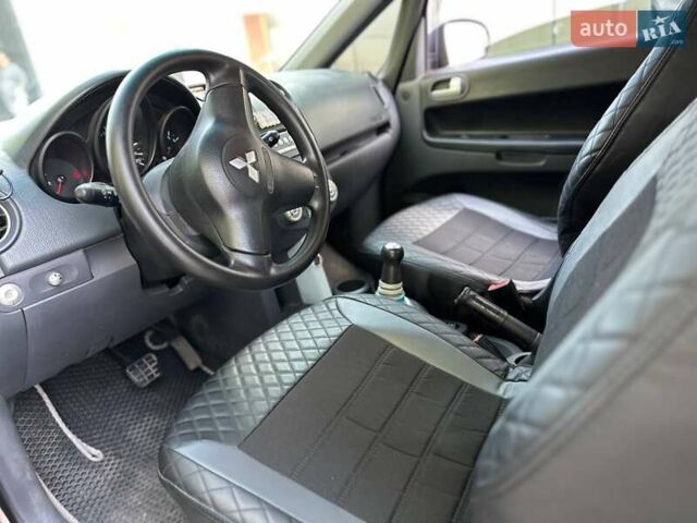 Сірий Міцубісі Кольт, об'ємом двигуна 1.33 л та пробігом 177 тис. км за 3999 $, фото 8 на Automoto.ua