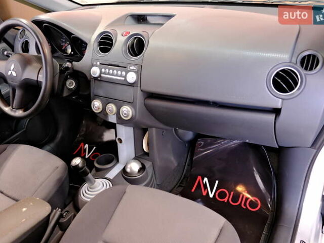 Сірий Міцубісі Кольт, об'ємом двигуна 1.3 л та пробігом 156 тис. км за 4400 $, фото 35 на Automoto.ua