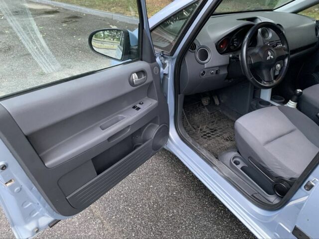 Сірий Міцубісі Кольт, об'ємом двигуна 1.3 л та пробігом 200 тис. км за 4500 $, фото 3 на Automoto.ua